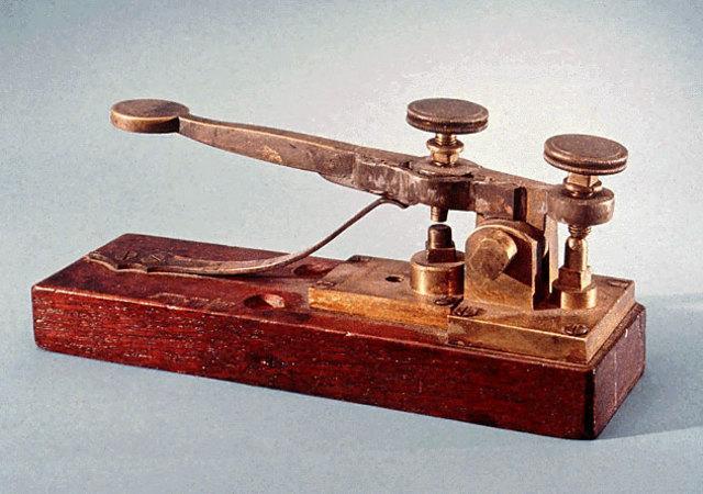 Cambios en la comunicación 19 Telégrafo: Inventado en las décadas de 1830 y 1840 por Samuel Morse, el telégrafo se usaba para enviar mensajes a largas