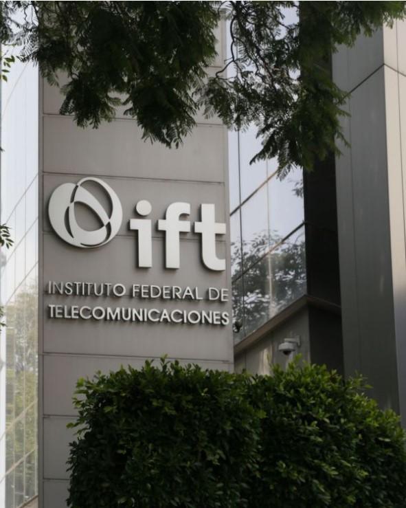IFT-7 Recientemente, el IFT ha realizado licitaciones de espectro para banda ancha móvil en los sectores banda de