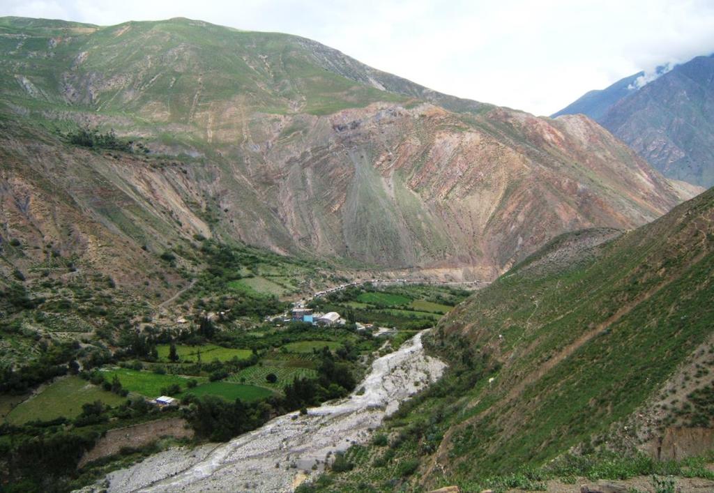 3. ASPECTOS GEOMORFOLÓGICOS El área de estudio, en el contexto regional, se localiza en la Unidad Geomorfológico de la Cordillera Occidental de los Andes, disectada por valles.