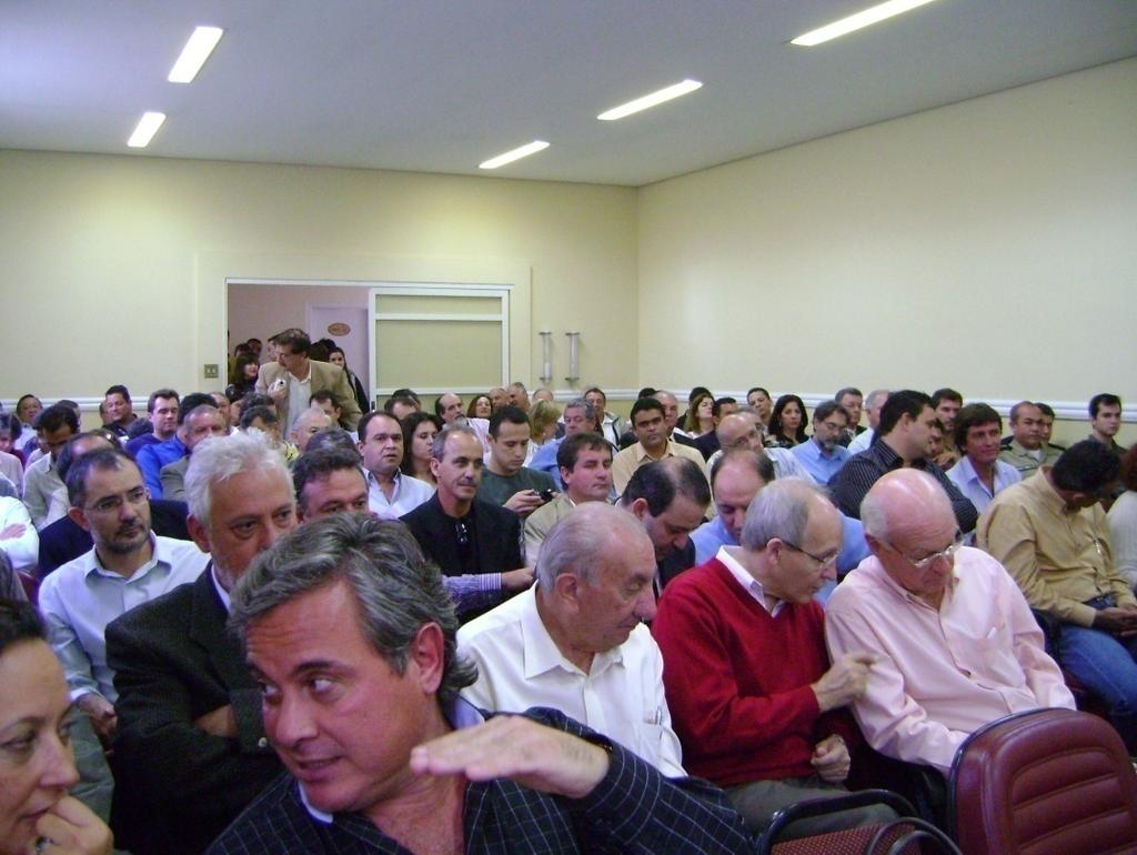 los alcaldes de la Cuenca y representantes de la sociedad civil y los órganos de gobirno de los Estados.