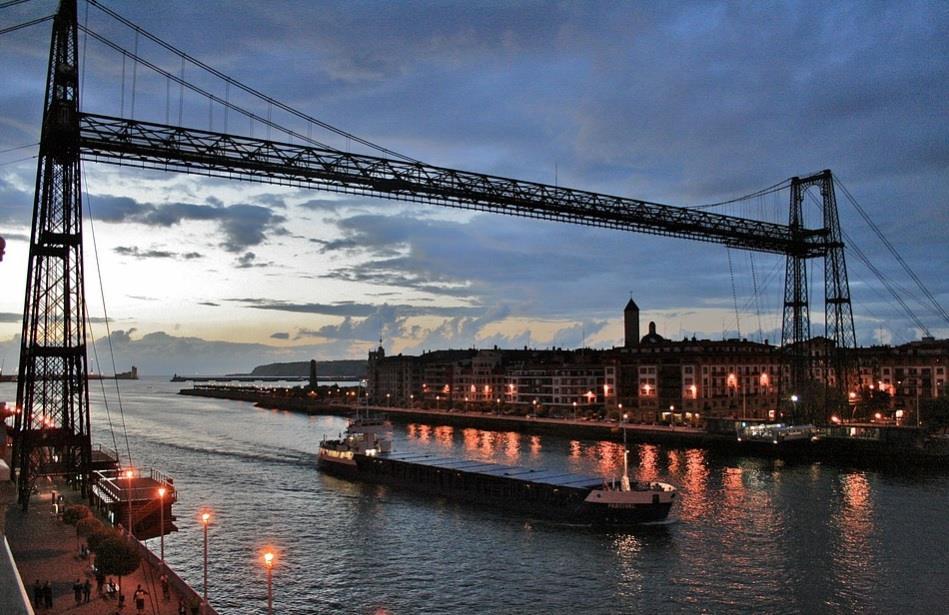 Puente de Vizcaya: un auténtico monumento que antaño y a día de hoy se utiliza como medio de transporte para cruzar el río y acceder a Portugalete.