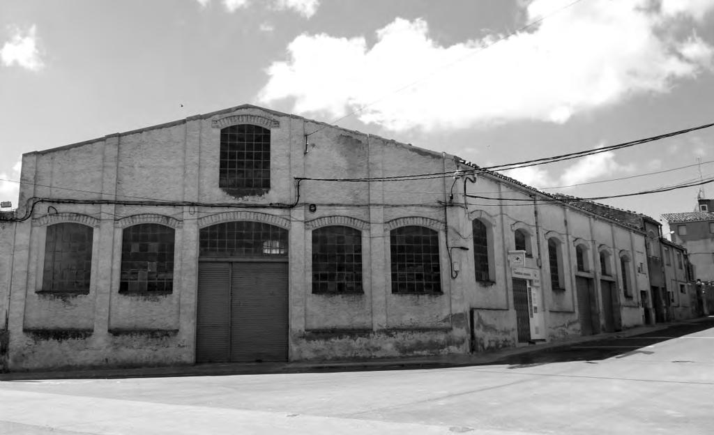 Vista actual de l edifici que es va construir l any 1947 per a la fàbrica de Camil Foix.