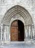 El pas del romànic al gòtic és més difícil de constatar que en arquitectura evolució gradual. Grans portalades (3 portes) cos occidental transseptes