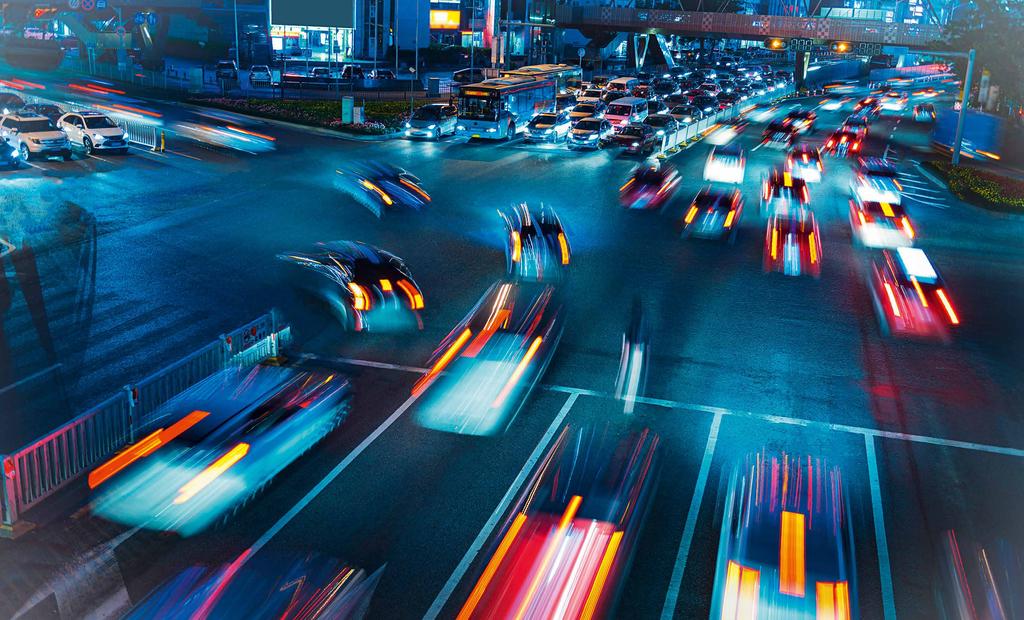 Sector automovilístico fuyu liu / Shutterstock.com Haciendo realidad la conducción autónoma Los vehículos autónomos ven el mundo a través de sensores.
