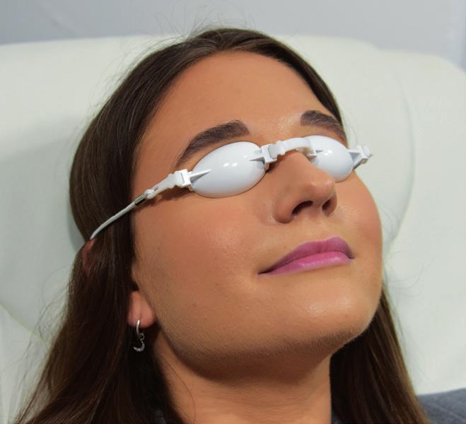 Se pueden continuar los procedimientos convencionales de higiene ocular.