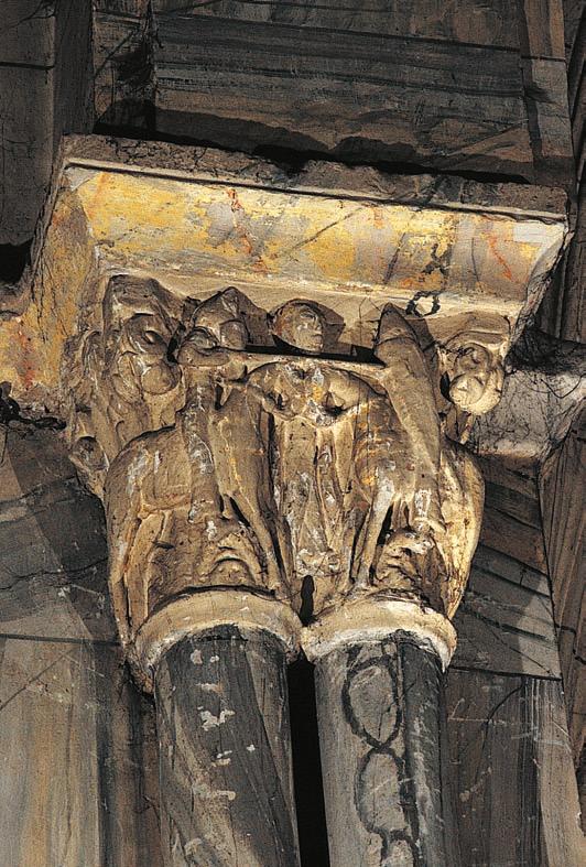 854 / REVILLA DE COLLAZOS Capitel del arco triunfal con la Ascensión de Alejandro Capitel del arco triunfal con la Tregua Domini querer representar frutos.