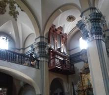 se posan en el vetusto órgano de la iglesia parroquial de San Pedro.