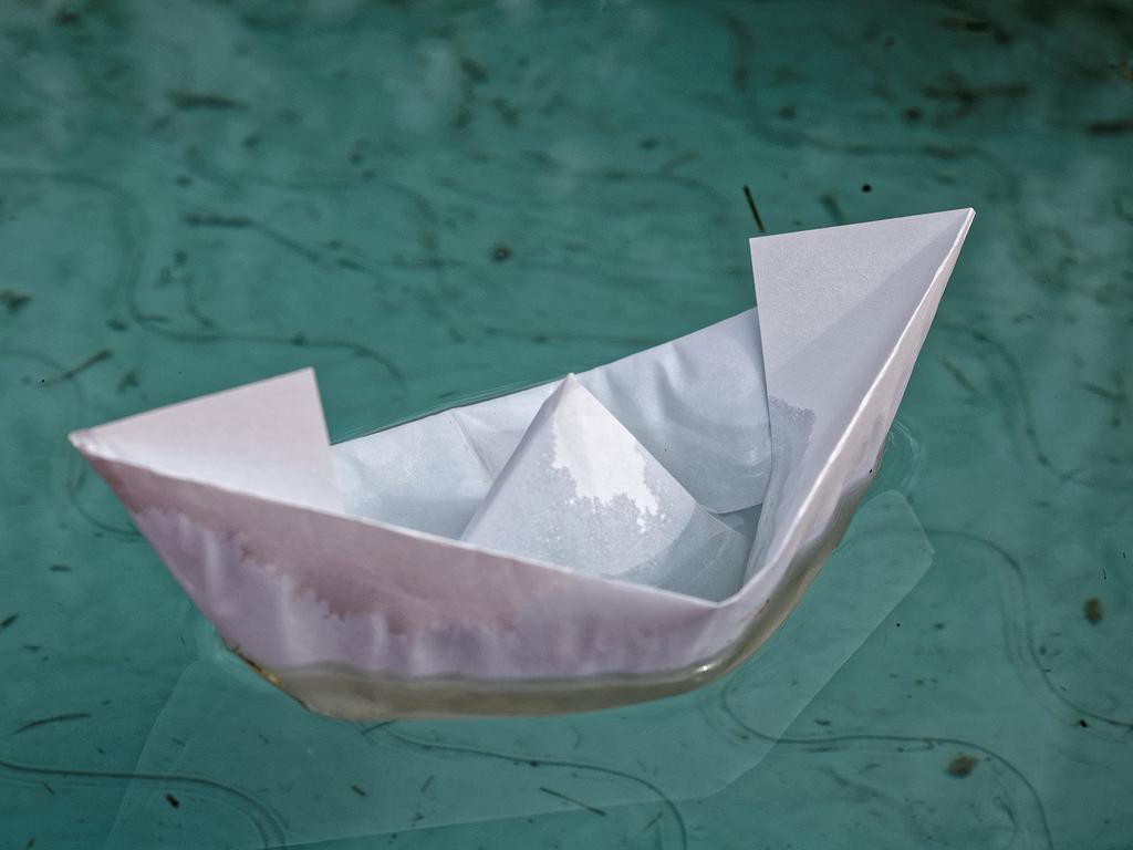 Juegos y actividades Fabricación de embarcaciones Use algunos objetos reciclados para hacer un bote para uno de los juguetes de su hijo.