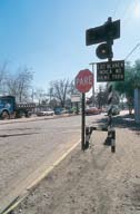SEMÁFOROS PEATONALES Los semáforos no sólo son utilizados para regular la circulación de vehículos y peatones en las intersecciones.
