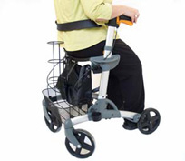 Para caminar con un andador sin ruedas es necesario dar un paso y levantar el andador, por lo que requiere estabilidad suficiente en bipedestación.