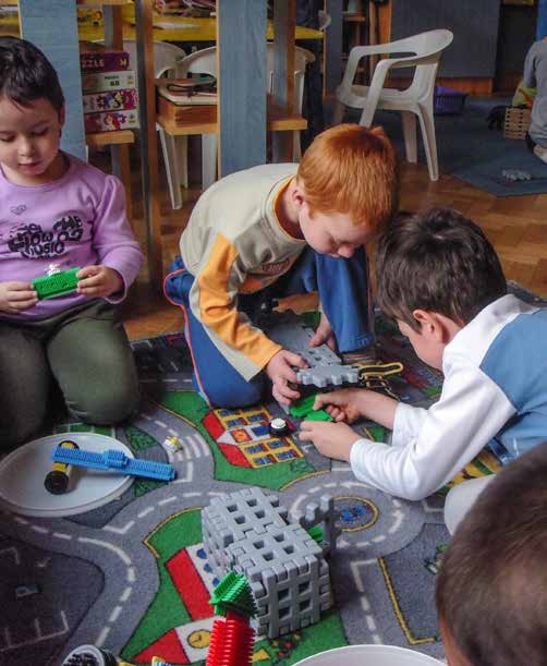 La definición del juego Explorar, conversar, construir y negociar forman parte del juego de los niños pequeños La definición formal del juego (citada más arriba) brindada por la Observación General N