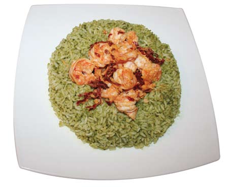 Camarones al ajillo con arroz verde Paellera Tiempo de preparación: 20 minutos Dificultad: media Porción: 205 calorías; 4 g de grasas;