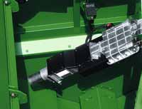 Los motores John Deere, dotados de regulación electrónica, desarrollan potencia adicional para mantener la capacidad en condiciones