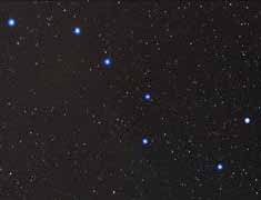 2.2. Las constelaciones La orientación mediante las constelaciones La capacidad de orientarnos en un cielo nocturno con ayuda de las estrellas se incrementa con el conocimiento de las constelaciones.