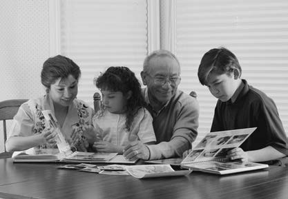 CAPÍTULO 16 El presidente Kimball enseñó que el día de reposo es el día para charlar tranquilamente con la familia.