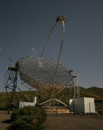 Figura 35: Satélite portando un experimento para detectar rayos gamma y antimateria. Figura 36: Telescopio Cherenkov para detectar rayos gamma. cuadrados.