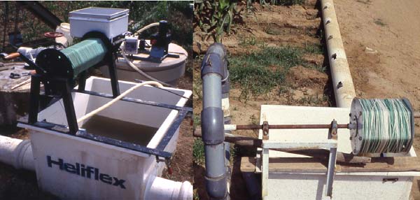 Los sistemas de riego con cable integran un pequeño depósito al inicio donde se regula el nivel del agua (por lo tanto, la carga para el funcionamiento de las tuberías), un enrollador del cable y un