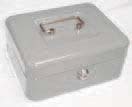 CAJAS DE CAUDALES Caja con bandeja portamonedas Estructura de 0,8 mm de acero. Incluye 2 juegos de llaves. Bandeja extraíble con hueco para billetes. Medidas: 152 x 80 x 115 mm. REF.