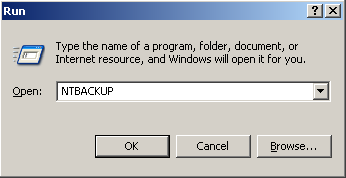 COMO HACER BACKUP Y RESTAURAR ACTIVE DIRECTORY En Windows Server 2003 el Active Directory debe estar respaldado con regularidad para asegurarse de que haya una copia de seguridad fiable disponible en