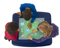 SMART Table El primer centro de aprendizaje interactivo, multitáctil y multiusuario.