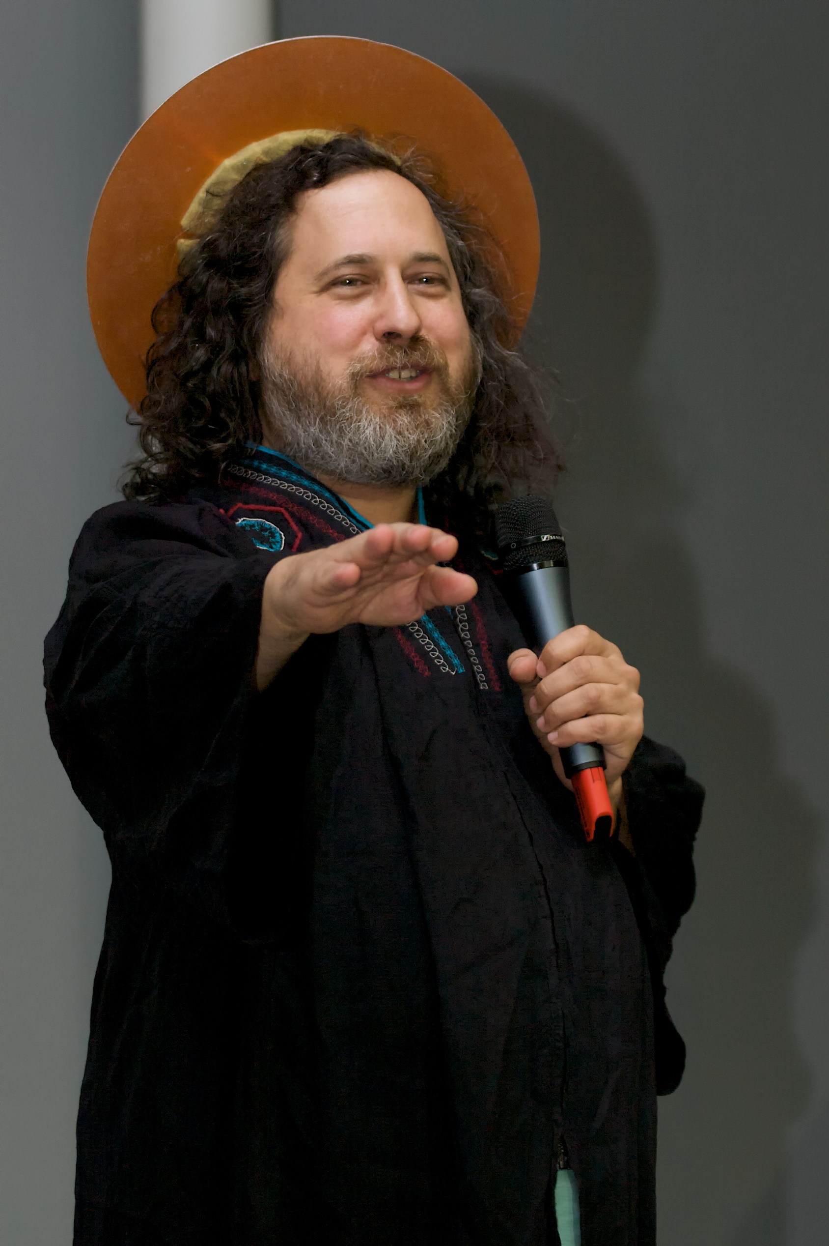 Evolución histórica (cont) 1983: Richard M. Stallman (RMS) anuncia la creación del proyecto GNU. Un año después funda la Free Software Foundation (FSF).