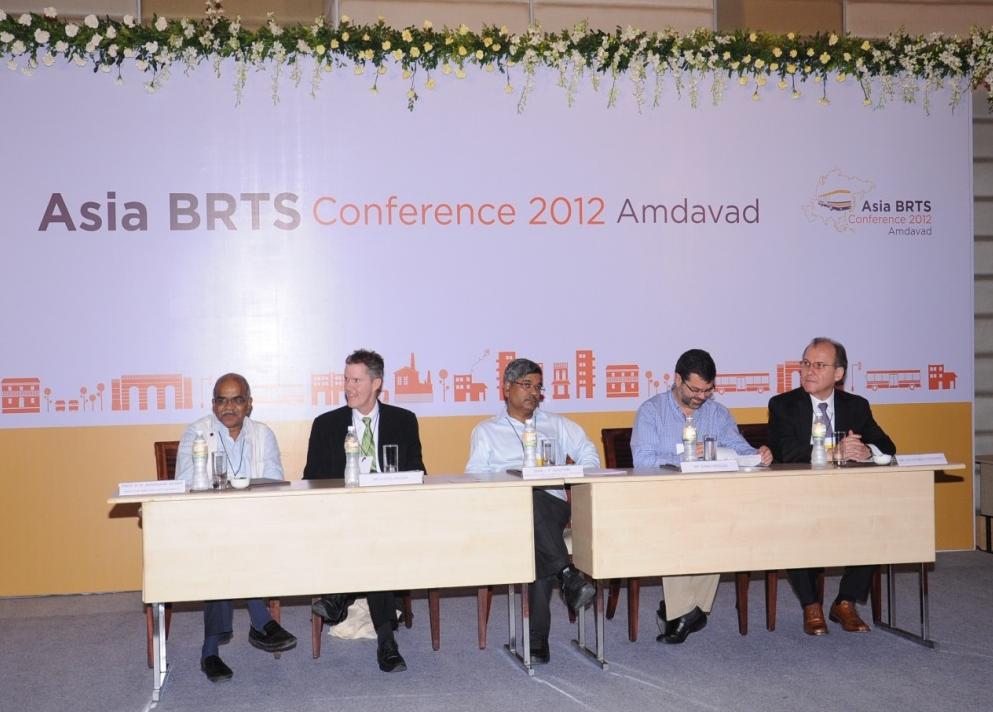 Compartiendo conocimiento y experiencias PRIMERA CONFERENCIA DE BRTS DE ASIA Ahmedabad, India, Setiembre 2012 Reunió mas de 200 participantes de 29 ciudades de Asia, África y América Latina
