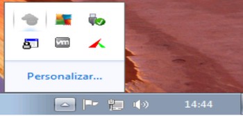 El icono de sincronización, una pequeña nube, se encuentra en la parte inferior derecha de la pantalla, al lado de la hora del sistema.