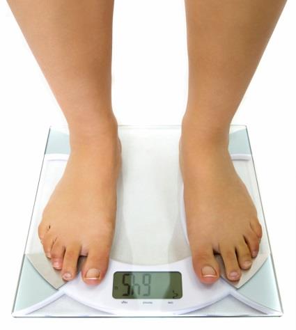 4 de cada 10 peruanos dice que tiene sobrepeso Hay mayor percepción de sobre peso entre mujeres (6 de cada 10 creen estar subidas de peso). Además, la percepción de gordura se incrementa con la edad.
