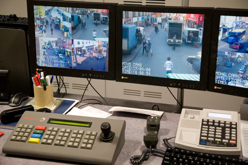 Camaras CCTV y Sistemas de Video Vigilancia El Circuito Cerrado de Televisión o también llamado CCTV es utilizado principalmente como ayuda a la seguridad y para evitar robos, ya que persuade a