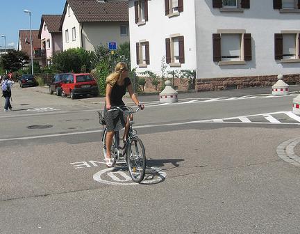 6.- Diseño de vías ciclistas. Soluciones urbanas. 6.4- Vías mixtas o compartidas con tráfico motorizado. VENTAJAS.