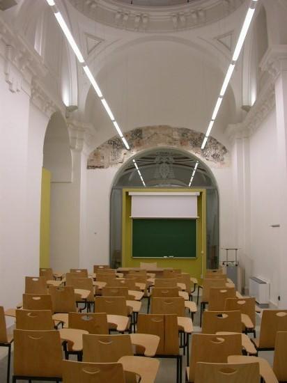 La Escuela de Arquitectura y Geodesia de la Universidad de Alcalá está ubicada en el casco histórico de la ciudad de Alcalá de Henares, en el campus centro, cerca de otras facultades de la