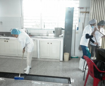 6.6. Programa de limpieza La industria alimentaria debe tener disponible e implantado un programa de limpieza de los equipos e instalaciones.