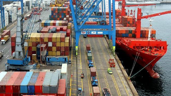 BANCOMEXT: TRANSPORTE MARÍTIMO Bancomext atiende al sector de transporte marítimo mediante financiamiento tradicional y estructural Actualmente tiene una