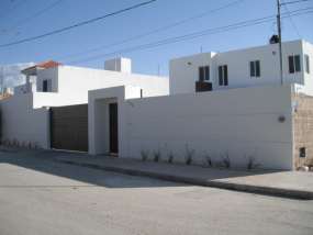 Sr. Hernan Navarrete Construcción de cochera y remodelación de fachada Diciembre 2011 a marzo del 2012 Dra.