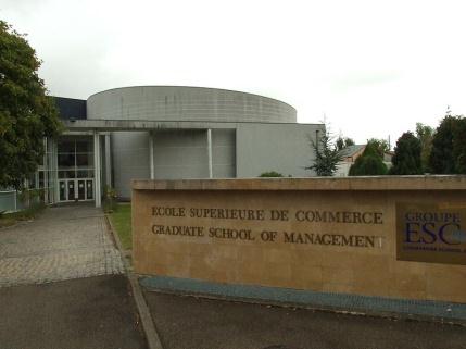 INTERCAMBIO École Supérieure de Commerce de Troyes, Francia Maestría DESCRIPCIÓN DEL PROGRAMA El programa de intercambio permite que el alumno pague su colegiatura directamente a la Universidad