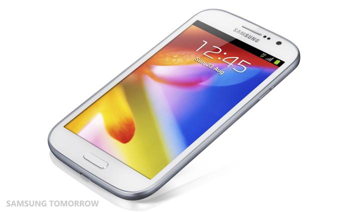 Samsung Galaxy Grand i9082 Combina una pantalla de gran tamaño con un precio accesible, sacrificando resolución a WVGA con una densidad de pixel resultante de 186ppi.