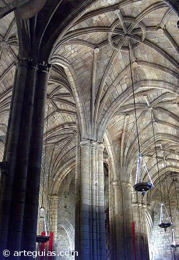 Elementos del arte gótico Los Pilares: Sobre ellos descansan las bóvedas.