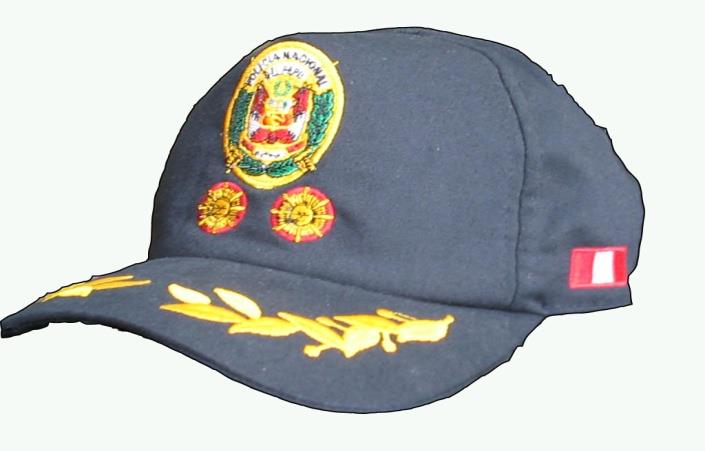 PRENDA DE CABEZA : GORRA COLOR VERDE AZULINO Confeccionada con el tipo de tela del uniforme, con emblema de la PNP bordado a color en la parte céntrica anterior e insignias de