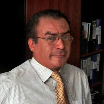 Fernando Zelada Briceño Director Técnico de Mercadeando S.A. Administración de Empresas (PUC), Administración de Negocios Internacionales (ADEX).
