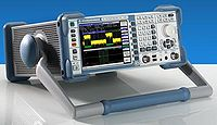 Analizador de espectro Un analizador de espectro es un equipo de medición electrónica que permite visualizar en una pantalla las componentes espectrales de las señales presentes en la entrada,