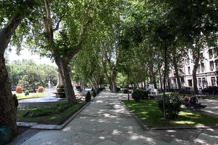 INTRODUCCIÓN Promoción ubicada en el Paseo del Prado 46 El paseo del Prado es el jardín histórico urbano más antiguo de Madrid (España), y uno de sus bulevares más importantes.