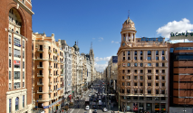 MADRID EN ESENCIA Hotel Vincci Capitol ESSENTIALLY MADRID VEn el corazón de Madrid abrirá sus puertas la última incorporación urbana de la cadena Vincci Hoteles: el Hotel Vincci Capitol.