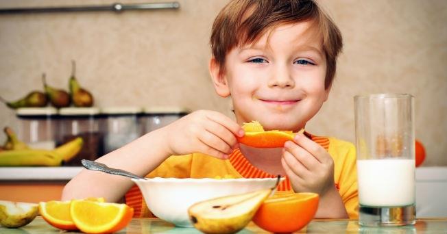Alimentación y nutrición infantil Cumplen dos objetivos durante la infancia: o Conseguir un estado nutricional óptimo, mantener un ritmo de crecimiento adecuado y