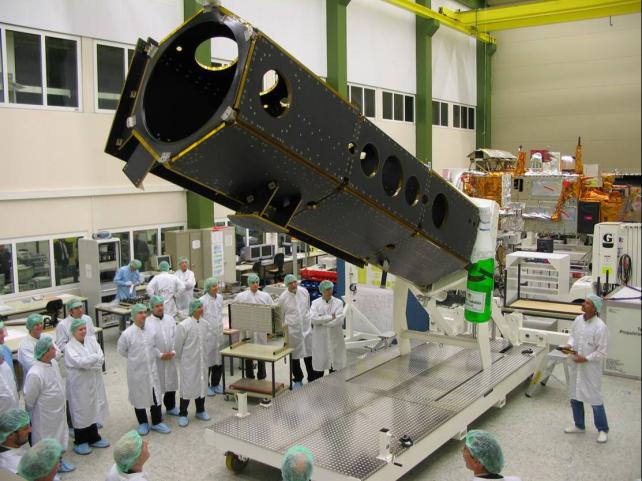TERRASAR - X Primer satélite de radar (SAR Banda X) con una resolución espacial de 1m Características: 1m a 16m de resolución espacial Ancho entre 10 y 100 km Acceso al mismo punto cada 2 días