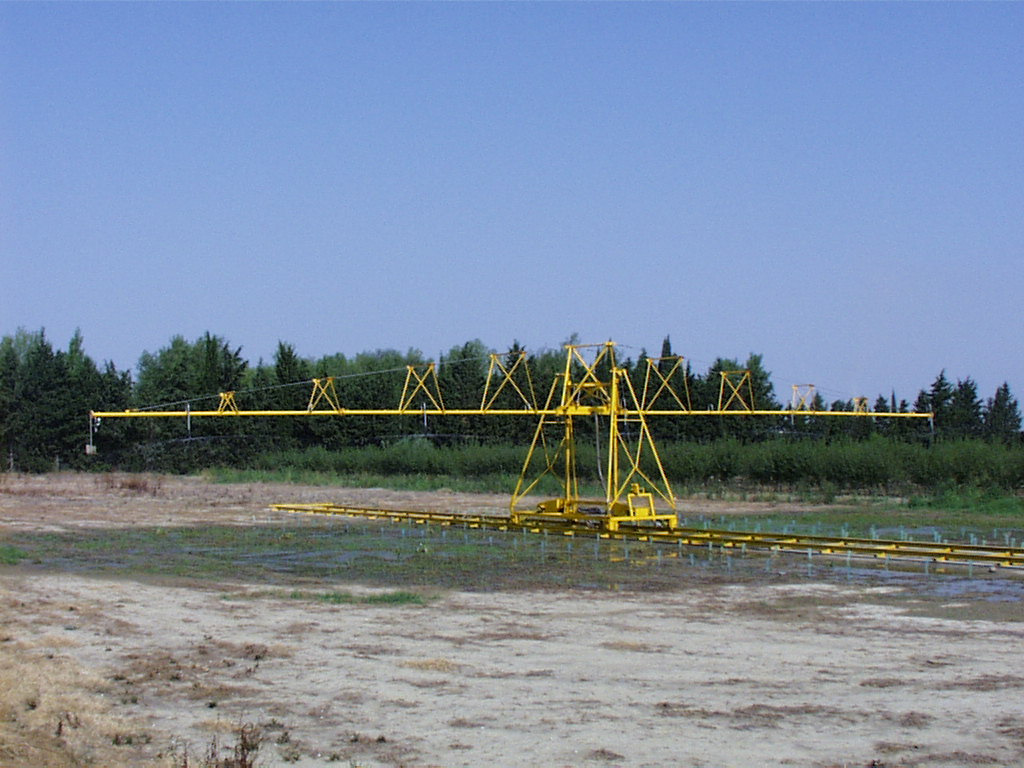 La evaluación de la uniformidad del riego entre los cuatro aspersores centrales de la instalación con una cuadrícula de pluviómetros permite determinar la uniformidad del riego en condiciones de