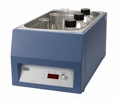 Pesar 26.50 g. en balanza semi-analítica de Agar XLD (para crecimiento de Salmonella.) Disuelva los 26.50 g en 500 ml de agua destilada.