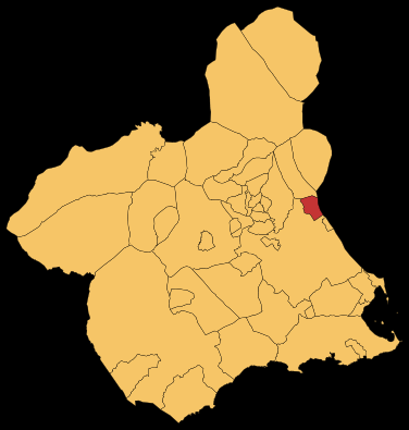 la Comunidad Valenciana. El término municipal ocupa una superficie de 44,2 km², y está situado a unos 35 metros de altitud sobre el nivel del mar.