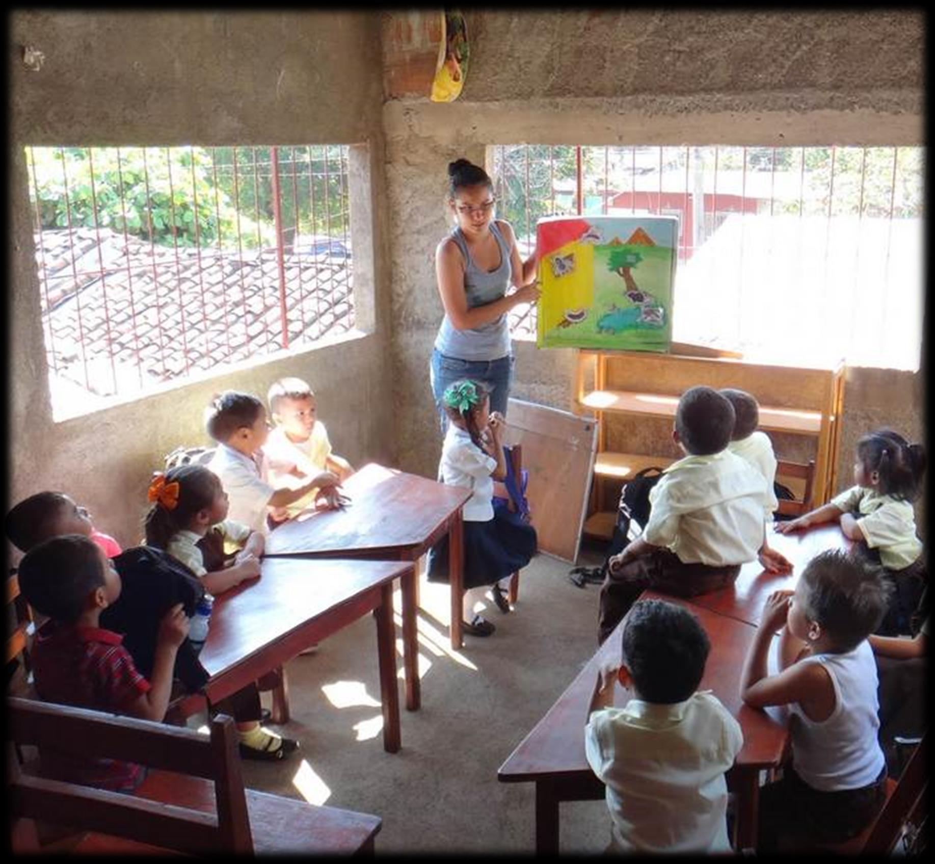 Actividades en el aula de clase y campo Ofrecemos a niños y jóvenes de colegios
