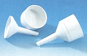 También se fabrican instrumentos de porcelana por ser más resistentes que el vidrio y se usan por lo general, cuando se van a someter sustancias a elevadas