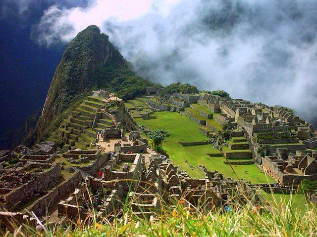 El Imperio Incaico El Imperio incaico fue un estado sudamericano con el dominio más extenso en la historia de la América precolombina.